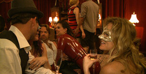 Sexiest pussy licking queen gets that hard dick slammed inside her