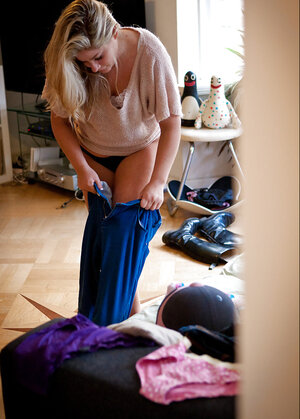 Leah K is going to put on her slender jeans for TRUE teasing