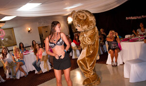 This bigcocked deflorator ends up banging the blonde's mouth to climax