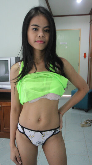 Appealing gal from Thailand wants to get fucked with passion