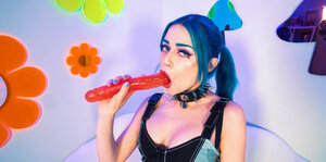 Jewelz Blu gives bj a dildo and a big cock before Point of view sex