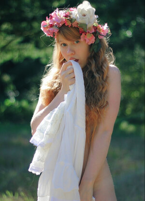 Angelic fairy blesses american with a seductive view of her naked body