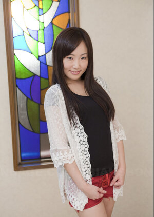 Ai Mizushima poses gorgeous red shorts at naughty casting
