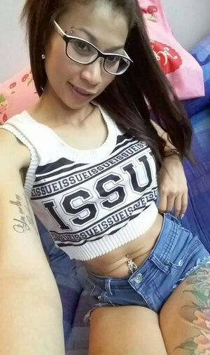 Asiatic brunette with sexy tattoos snapping a few hot pictures