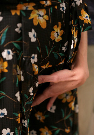 Appealing woman makes groom sneak into her cherry but caretakers behold them