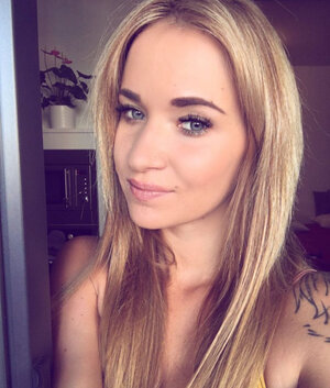 Pretty Czech charmer with tattoos shows moist ass in self-made pictures