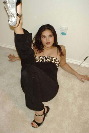 Indian babe in heels exposing her firm breasts and excellent body on the floor