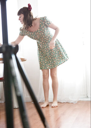 Babe exposes her undersized sexy fanny without knowing that camera is on