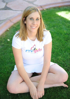 Gal with big natural tits brings her juicy meaty vagina to the light