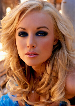 Luscious blond bombshell fingers her smooth vag inside of abandoned house