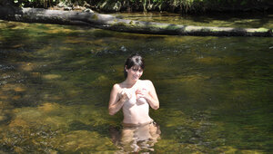 Extremely shy lassie doffs swimwear to expose her 18-19 year old curves in the river