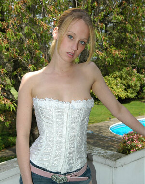 Non-professional teen belle doffs corset and furthermore jean skirt to pose nude in the yard