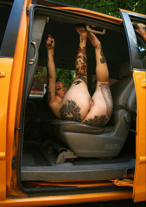 Tattooed sweetie waits for a taxi driver and performs a naked show by his car
